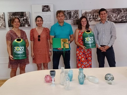 Castril se une a la red de “Municipios Hermanados por el Vidrio” y recibe la “Llave de Vidrio Reciclado”