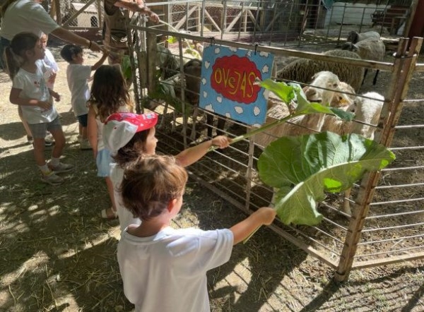 Alumnos de los Centros Infantiles Municipales de Los Marinos y Torrecuevas de Almuñécar visitaron la Granja Escuela El Molino de Lecrín