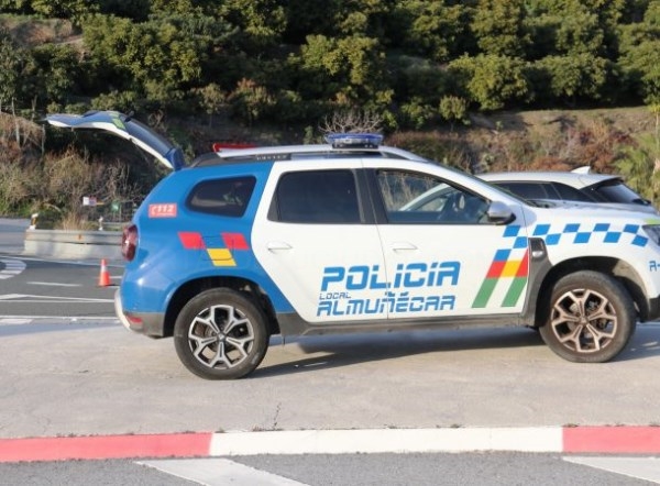 La Policía Local y Guardia Civil de Almuñécar detuvieron a dos hombres al acudir a una pelea en la zona de ocio
