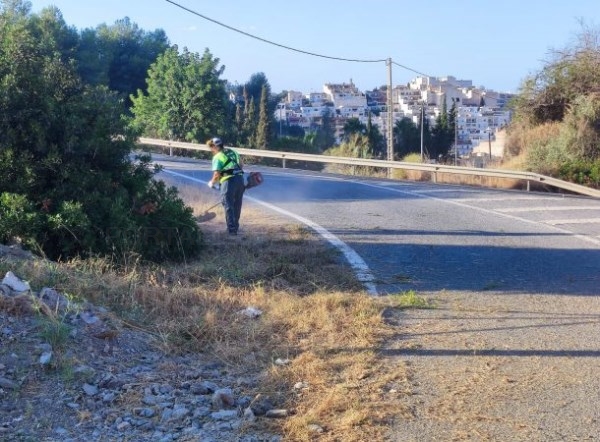 Almuñécar viene realizando una intensa campaña de limpieza y desbroce de caminos rurales