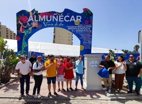 La Feria de Día de Almuñécar volvió a reunir a jóvenes y mayores en un nuevo recinto