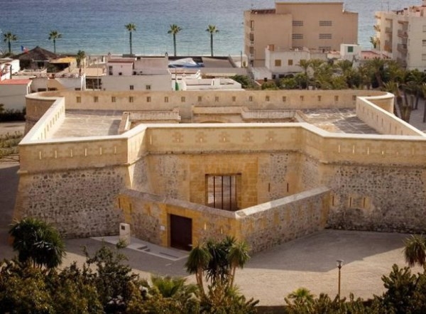 El guitarrista alemán Leonard Becker abre este martes el V Festival Noches en el Castillo de La Herradura