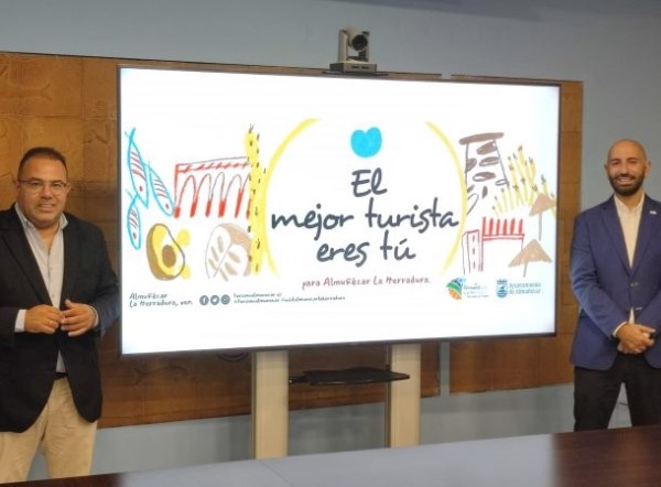 Almuñécar celebrará el Día Mundial del Turismo 2022 con paseos en barco y bautizos de buceo