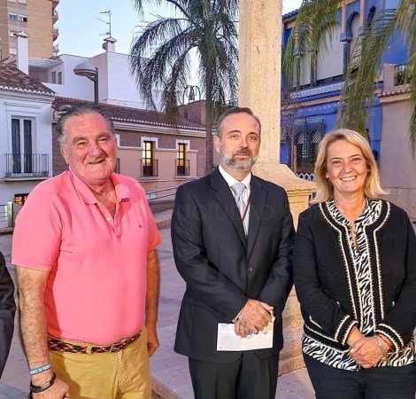 La alcaldesa destaca el trabajo de Manuel Terrón tras su reelección como presidente de la Agrupación de Cofradías de Motril