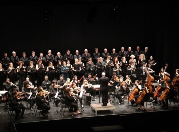 La Joven Orquesta Mediterránea y el Coro de Ópera de Granada cosecharon anoche un éxito rotundo en Almuñécar con el concierto del Réquiem de Mozart