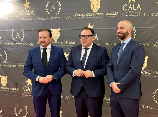 Turismo Almuñécar La Herradura recibe un premio por su folleto sumergible de buceo en los Luxury Awards 2022