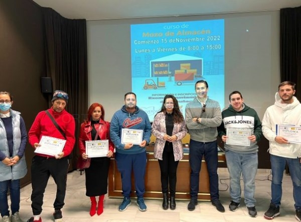 Almuñécar forma a una decena de desempleados para trabajar de Auxiliares de Almacén
