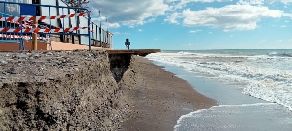 La alcaldesa de Motril estudia ejercer acciones legales contra el Gobierno central por el lamentable estado de las playas