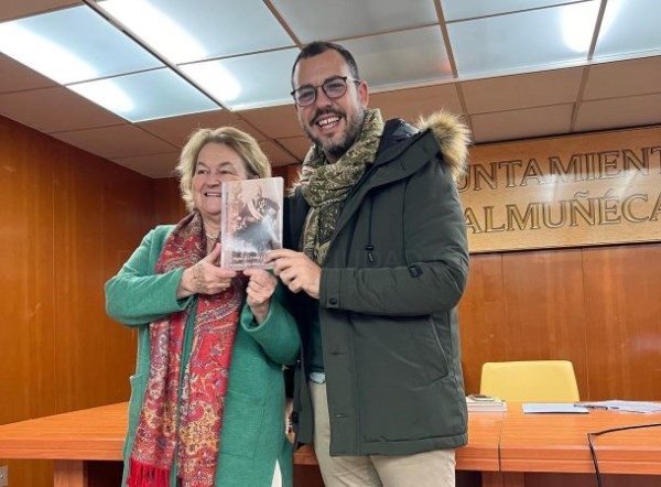 La profesora de la UGR Lara Nieto ofreció una interesante conferencia en Almuñécar sobre “Pensar la aventura de la Ilustración Española hoy en el sigl