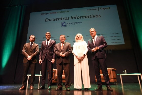 Entrena pedirá a la Junta una licitación pública similar a la de Asturias para ampliar las conexiones aéreas