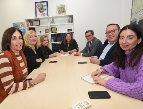 Entrena: “Tenemos que comprometer a la Junta de Andalucía en la solución a las canalizaciones de Rules”