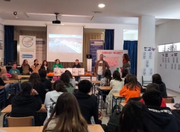 Un grupo de estudiantes y profesores italianos visitan esta semana Almuñécar con el proyecto Erasmus