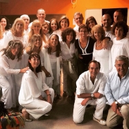 Matina y su Coro de Gospel Santo Tomás Moro de Majadahonda actúan por sorpresa en la gala 1 de 'GH16'