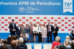 Cifuentes defiende extender a la política la “vocación por lo correcto” del periodismo