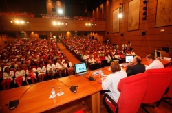El Ramón y Cajal reúne a pacientes y familiares para informar y sensibilizar sobre el cáncer de mama