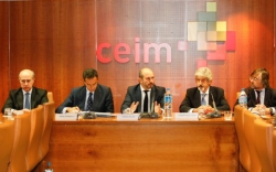 El consejero de Transportes, Vivienda e Infraestructuras de la Comunidad de Madrid, Pedro Rollán, se ha reunido en la mañana de hoy con los miembros d