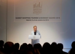 Cifuentes quiere situar a Madrid como referente mundial del turismo de compras
