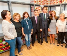 El Banco de Alimentos de Boadilla recibe la aportación económica de una empresa local