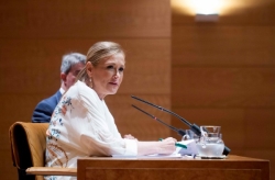 Cifuentes acuerda con los sindicatos devolver en noviembre a los funcionarios el 26,23% de la paga extra de 2012