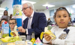 La Comunidad trabaja en nuevas iniciativas para enseñar a los niños a comer de manera saludable