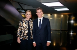 Cifuentes reitera que su Gobierno no pondrá ninguna traba al desarrollo de las actividades económicas