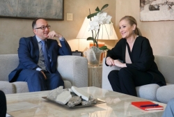 Cifuentes se reúne con el presidente de Iberia para abordar la importancia de la conectividad aérea en el futuro de la región