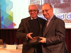 Madrid recibe el premio a la Comunidad con la actividad sanitaria más innovadora