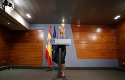 Cifuentes expresa su apoyo al Gobierno en defensa de la Constitución