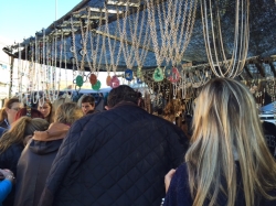 El Ayuntamiento incrementa la vigilancia policial en el mercadillo para evitar la venta ilegal