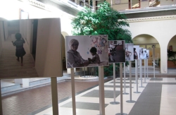 Pozuelo acoge una muestra fotográfica sobre Acogimiento Familiar para conmemorar el Día de la Infancia