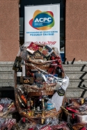 La alcaldesa de Pozuelo presenta con los comerciantes de Pozuelo su campaña navideña “Rasca y Gana”