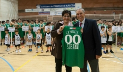 La alcaldesa de Pozuelo acompaña a los 400 jugadores del Club Baloncesto del municipio en la presentación de la temporada