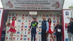 120 ciclistas disputan la vuelta ciclista internacional a la Comunidad