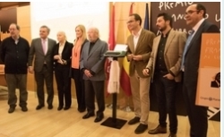 La Olivetti de Umbral preside la entrega del Premio al Libro del Año a Caballero Bonald