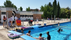 La Comunidad ofrece ocio en las piscinas para personas con discapacidad intelectual