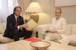 Cifuentes plantea a Fomento la necesidad de mejorar la movilidad y el transporte público