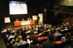 El auditorio municipal acoge una jornada formativa sobre los servicios de apoyo a las familias.