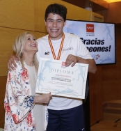 Cifuentes felicita al equipo madrileño con discapacidad intelectual, campeón nacional.