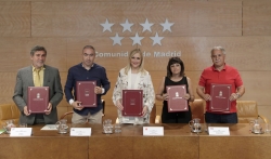 Cifuentes firma un nuevo acuerdo para el personal de la Administración de Justicia.
