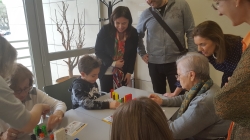 en marcha el taller ‘Ciencia para la familia’ en los centros de mayores.