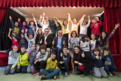 La Comunidad acerca la ópera a los alumnos a través de un proyecto mediante el que idean, producen y representan una ópera.