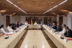 La presidenta se reúnes con Las asociaciones de taxistas.