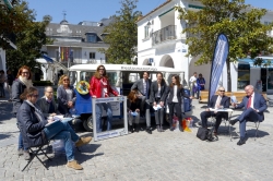 Esta mañana, en la Plaza Mayor, ha tenido lugar la presentación de la “Furgo Joven”.