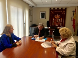 Acuerdo entre el Ayuntamiento y el Club Reina Sofía para desarrollar actividades dirigidas a los mayores de Majadahonda.