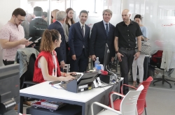 Garrido pone la Oficina de Atención al Refugiado a disposición de los inmigrantes del buque Aquarius.