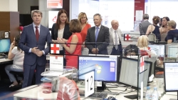 Garrido analiza con Cruz Roja la atención de los refugiados e inmigrantes en la Comunidad.