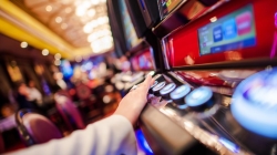 La Comunidad de Madrid exigirá reforzar los controles de acceso en los salones de juego y locales específicos de apuestas de la región.
