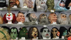 La Comunidad de Madrid ha iniciado un año más una campaña de inspecciones a establecimientos que comercializan artículos relacionados con Halloween.