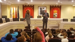 Un grupo del Colegio Francisco de Quevedo y otro del Colegio Engage han visitado la Casa Consistorial para conocer de cerca su Ayuntamiento.