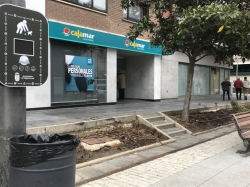 El Ayuntamiento instala nuevos dispensadores de bolsas para recoger los excrementos caninos.
